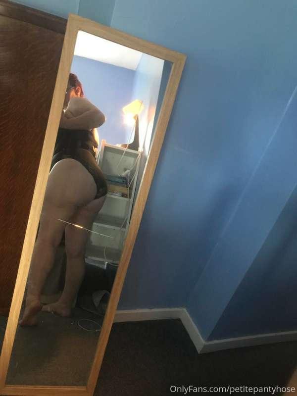 Just missing handprints lol 😜🤚https://onlyfans.com/petitepan..