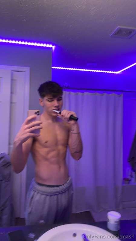 Tip $200 under this post for my ENTIRE vault🙌🏻