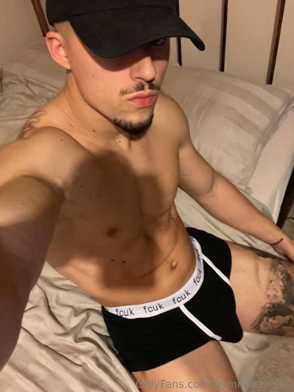 Slip my dick out and start sucking NOW 🍆💦💦