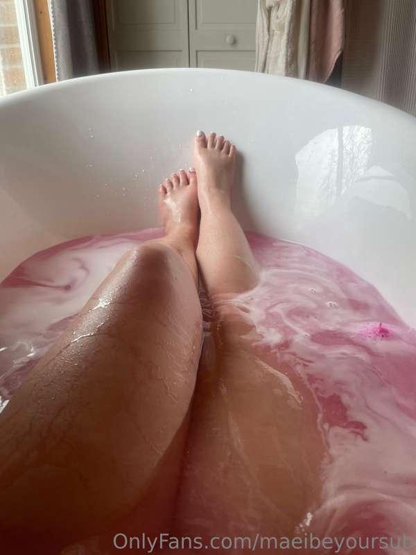 It’s BATHTIME!
First fan to tip $10 gets my BATH TIME BUNDLE..