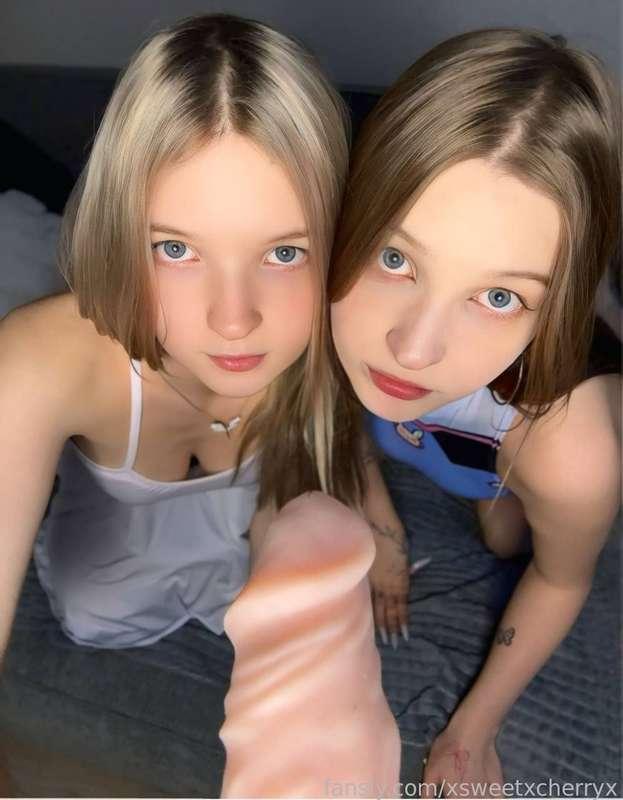 Have you ever had two girls blow you at once?🥰🍓


#fyp #twins #teen #collegegirl #babyface #petite #18 #egirl #young #dildo