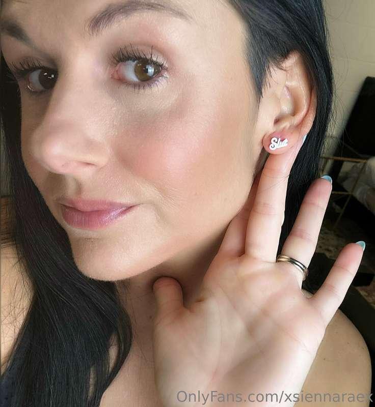 What do you think of my new earrings? 😜