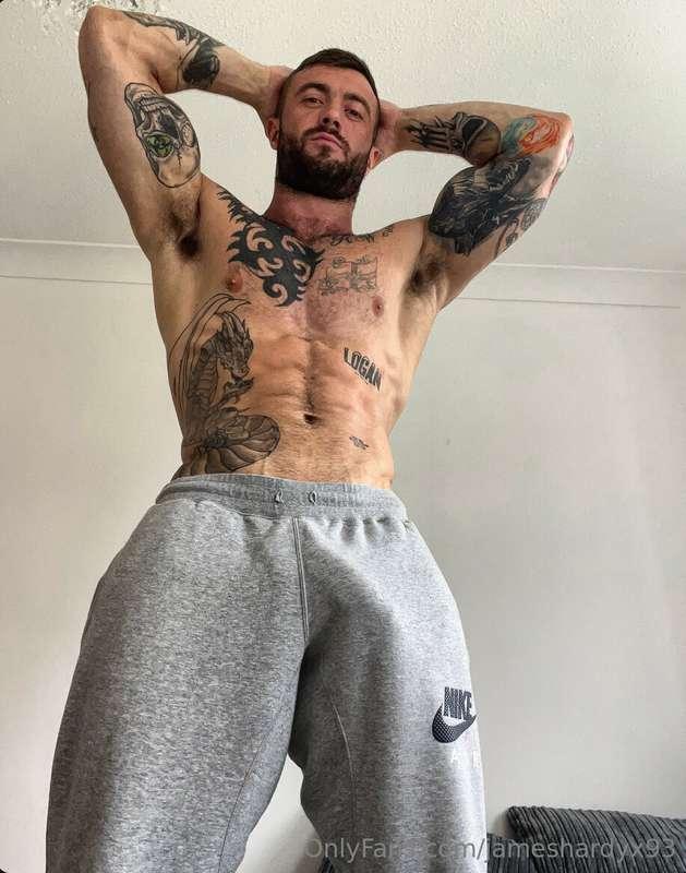 Wanna see what I’m hiding in these grey sweats?😜