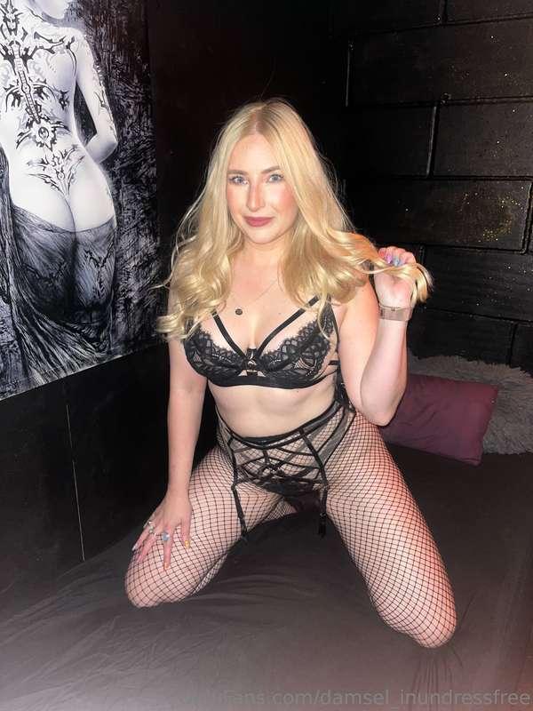 Undress me with your eyes 