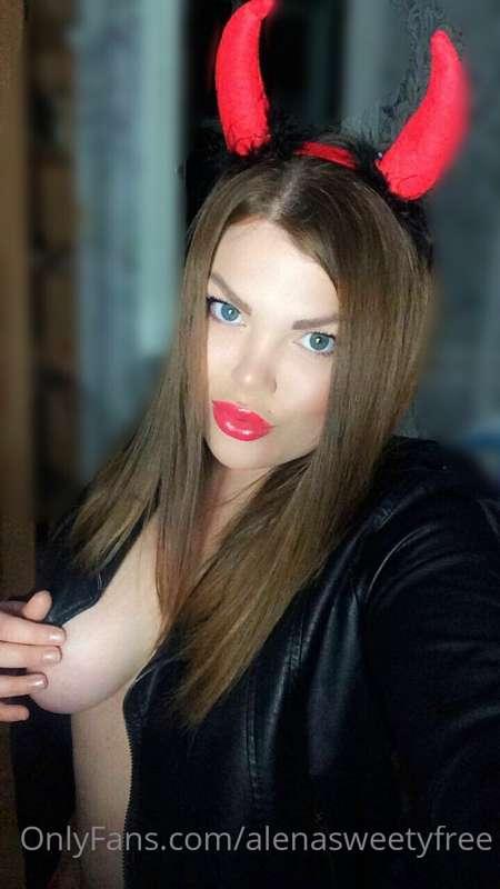 Do you like my boobs baby? 💦How much good would they look in..