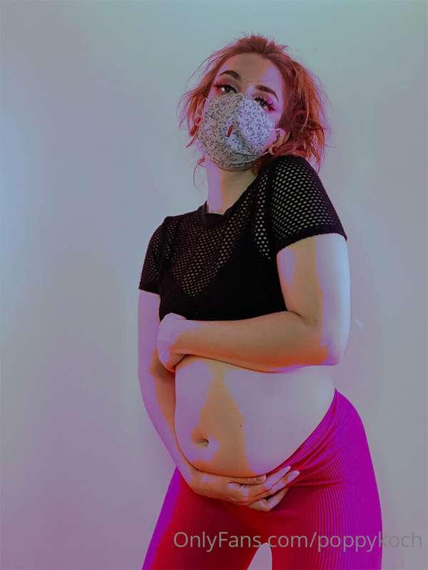I can't hide my belly in these leggings even when they're pu..