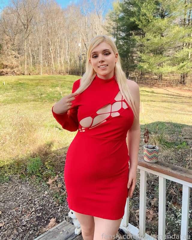Help me keep warm? 🥰

#trans #tgirl #fyp #fypシ #busty #girldick #curvy #thicc #blonde #outdoor