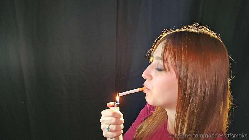 💨 Side View Seduction – Smoke & Words 🖤✨Filmed horizontally ..