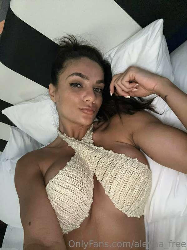 Late night selfies because I cannot sleep.😩