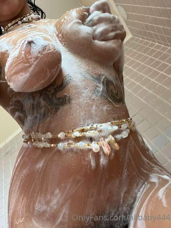 8 pics 🫧🚿 nothing better than a nice soapy shower 2 clean me..