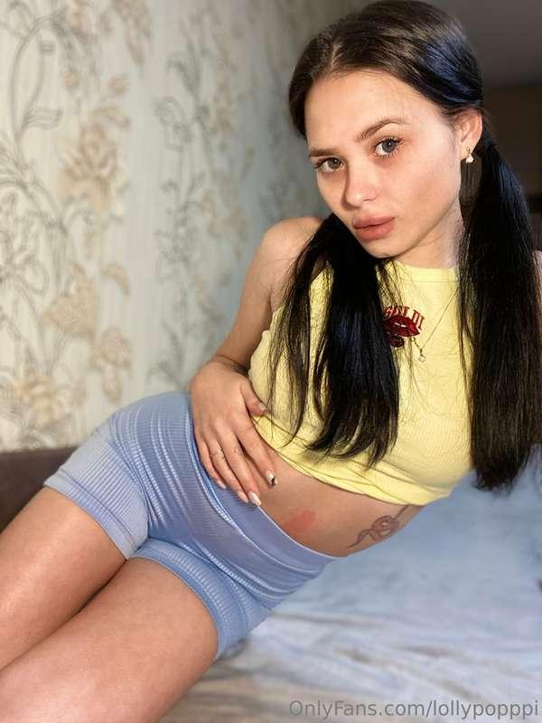Caught a moment when I was just enjoying my mood and body 🥰S..