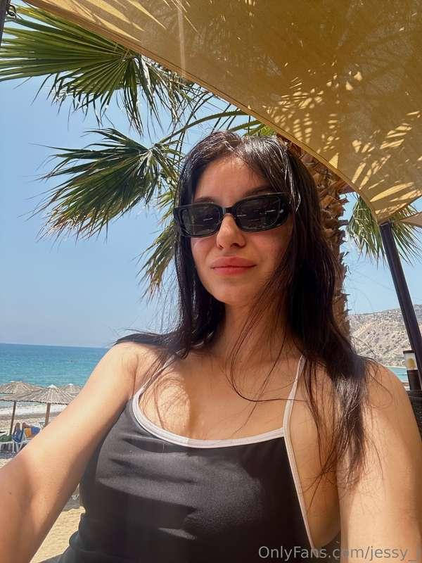 Hello from sunny Cyprus🥰☀️🌴🌊 Did you miss me?😜😊
