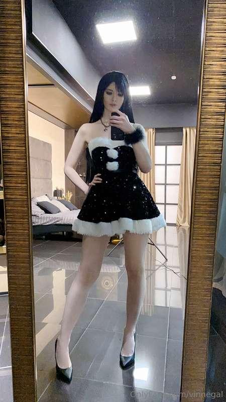 Happy Christmas! 🖤🖤 Hope this dress looks as good on me as y..