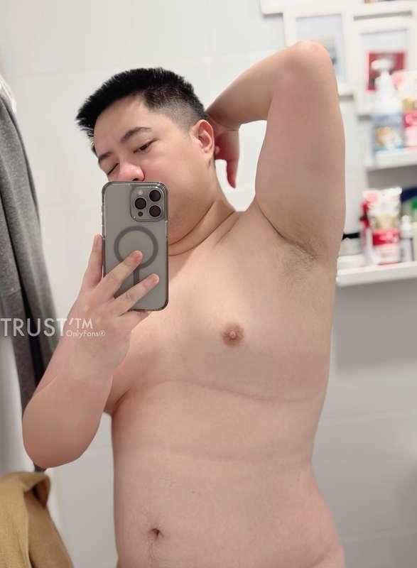 ขนไม่ค่อยมีนะครับ ปกติมีน้อยบางทีก็เอาออก อาจจะผิดหวังถ้าสาย..