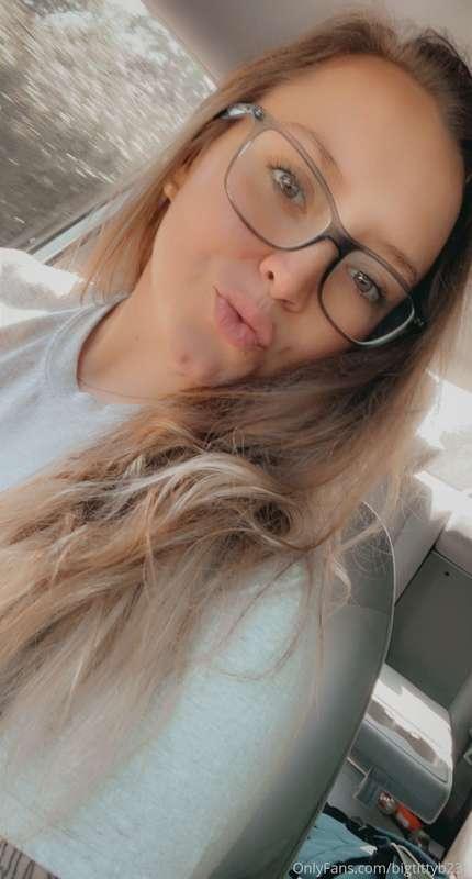 Not just a sexy bitch, a cute bitch too 🤩💖 talk to me, I’m s..