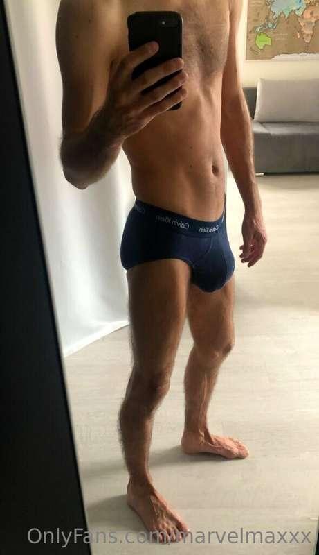 Bulge pics 🙊 Do u like my Calvin’s? I love ‘em
