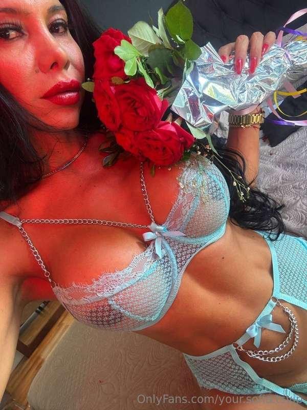 My kind of men is the one who gifts me Roses 💐