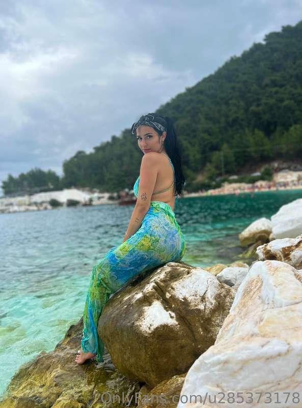 I don't know this version of the Little Mermaid movie? 🤔🧜🏻‍♀..
