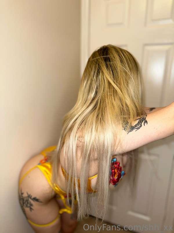 Doing my stretches I promise 😏