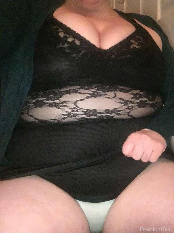 This outfit though... 🎼 these boots were made for walkin' 🎶