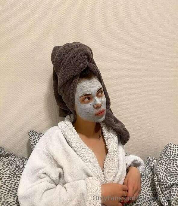 Mornings are a time when I take care of myself and my mood☀️..