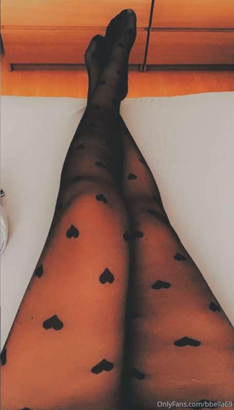 Lovly hearts 🖤 #strumpfhose #tights #füße #legs #beine #herz..