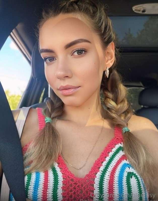  SUB FOR FREE TO THIS SWEET GIRL  @lesliesanders🥵If you are ..