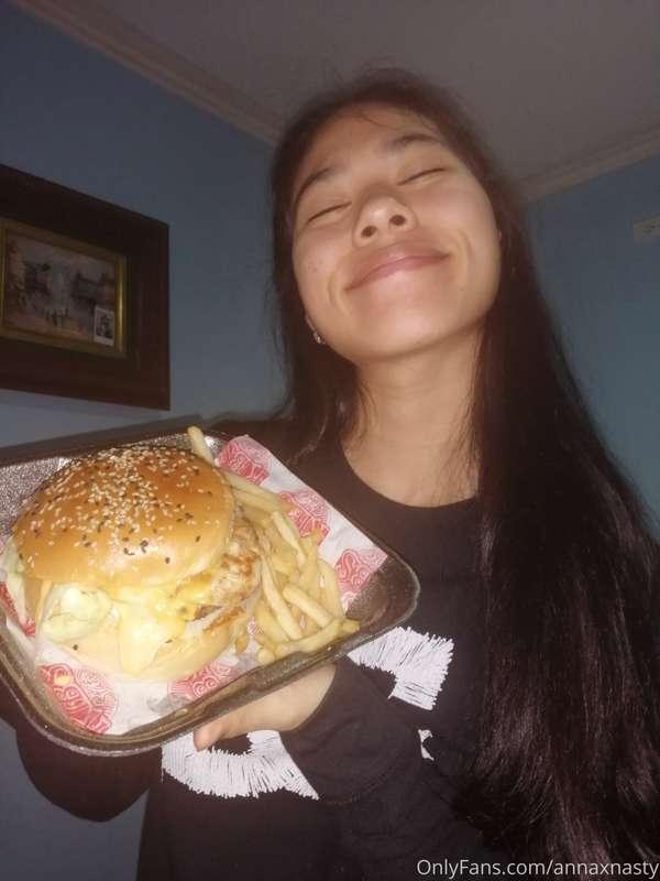 Do you like pussyburger🍔🐈
