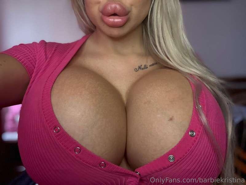 Mmm babe… these fake tits just for u 💖 wanna squeeze them?