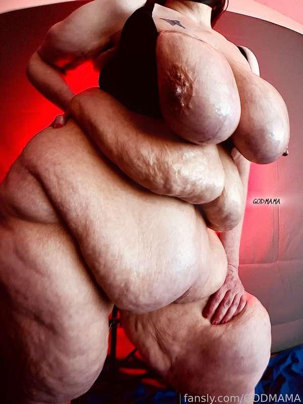 𝙁𝙀𝘼𝙎𝙏 𝙔𝙊𝙐𝙍 𝙀𝙔𝙀𝙎 𝙊𝙉 𝙈𝘼𝙈𝘼

#FYP #FAT #BBW #SSBBW #big #tits 