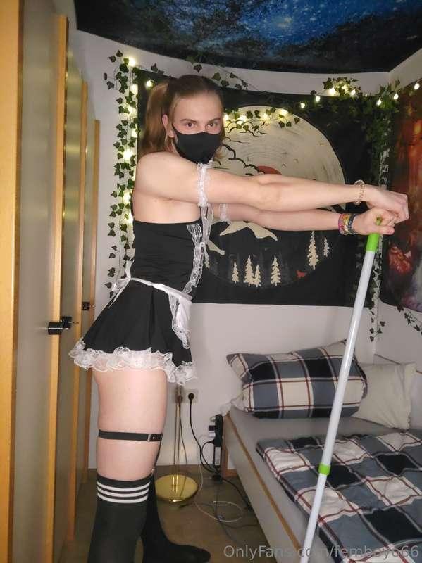 Get a load of this Maids ass... oops sorry, I said it wrong...