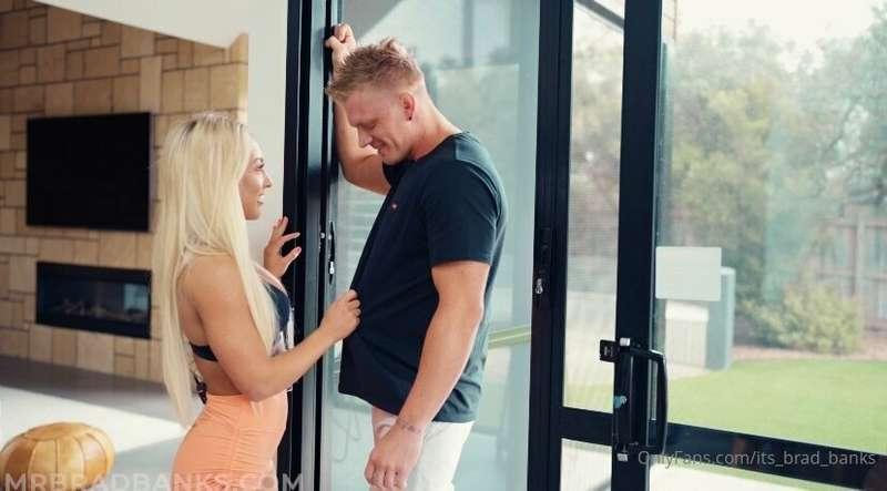 ONLINE HOOKUP - 4SUM! @fitkittyxo was swiping through her da..