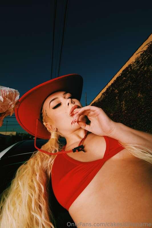 Wanna know how I taste, baby? 👅