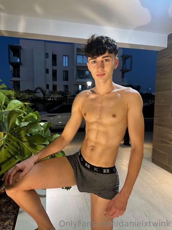 Let’s go out in just underwear🤪