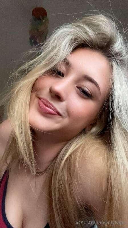 Mia, 18 💟Loves to make Content@miahartx for 30-Days Free ✅️h..