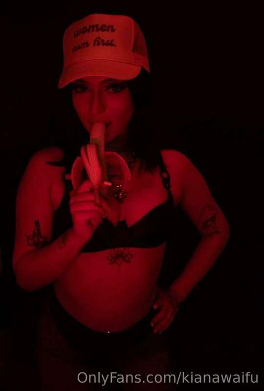 I’ll be going **LIVE** Tonight at 8pm!!😈💋 I’ll Dm you remind..