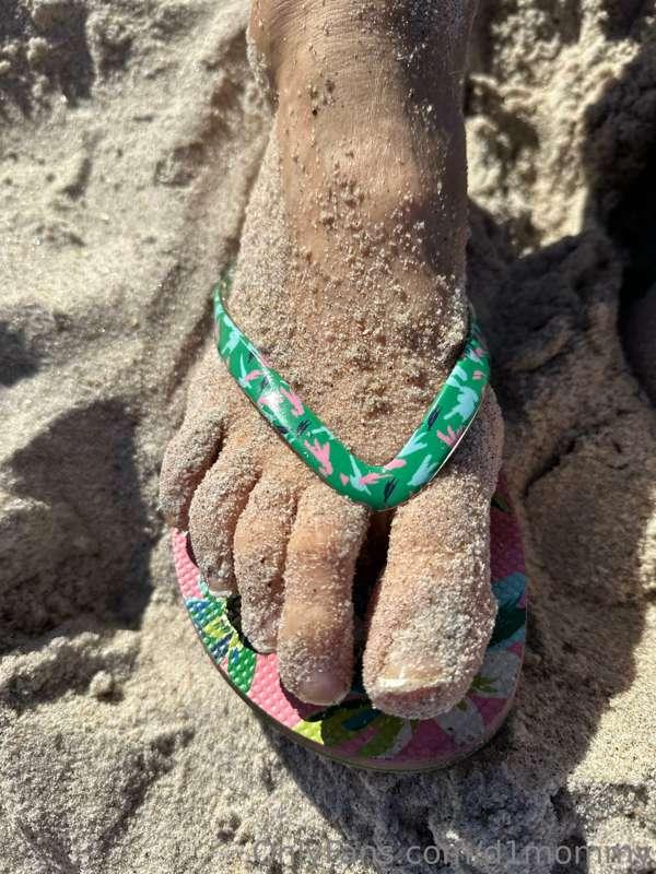 Sandy toes 🫶🏼🫶🏼