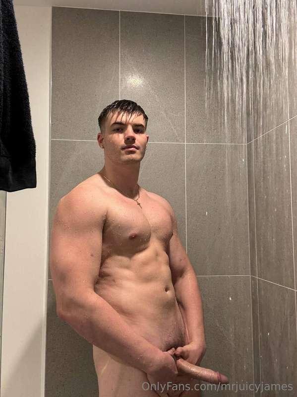 shaved my mustache off for a bit 👅 