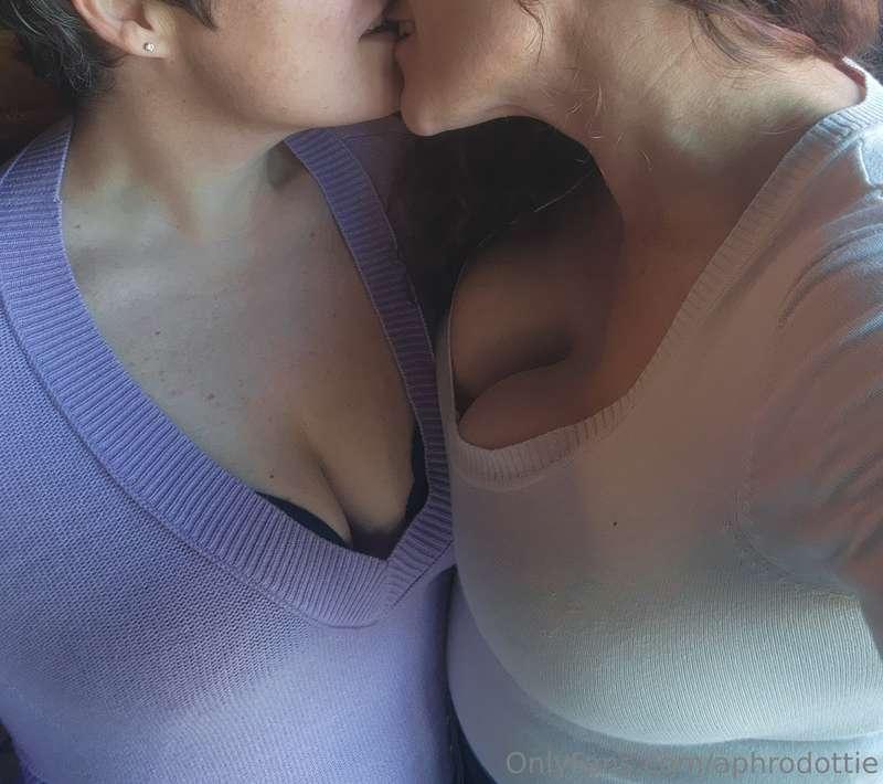 So...if you wanna see more of me and @quietsexycool, tip the..