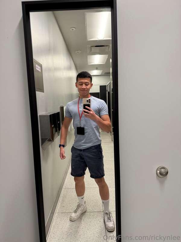 POV - I’m your hot coworker 🤪Happy Monday everyone!