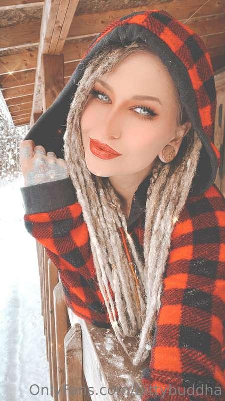Heat is back! Come get cozy cozy with me! ☕️🧦❄️