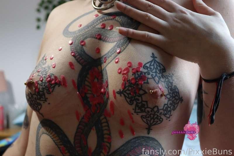 My first time trying wax play, it's safe to say I have a new kink 🤭 the feeling of hot wax dripping over my small tits and ass was amazing;) i just wish I was tied up having it dropped all over my body

#wax #waxplay #tattoos #tattooed #smallboobs #kink #fetish #kinkfriendly #fetishfriendly #bigass #tattooedtits #smalltits #piercings #piercednipples #sub #switch #domme #domination #bdsm