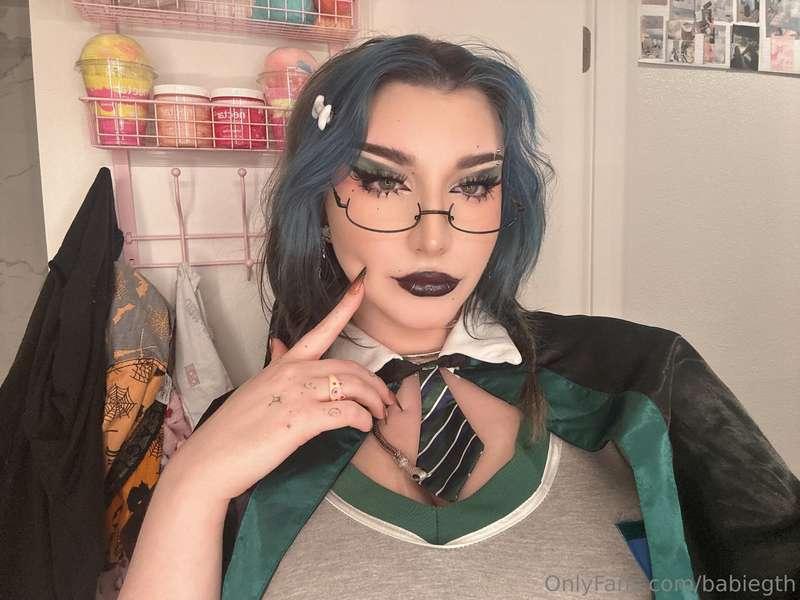 What cosplays are yall hoping to see from me this Halloween?..