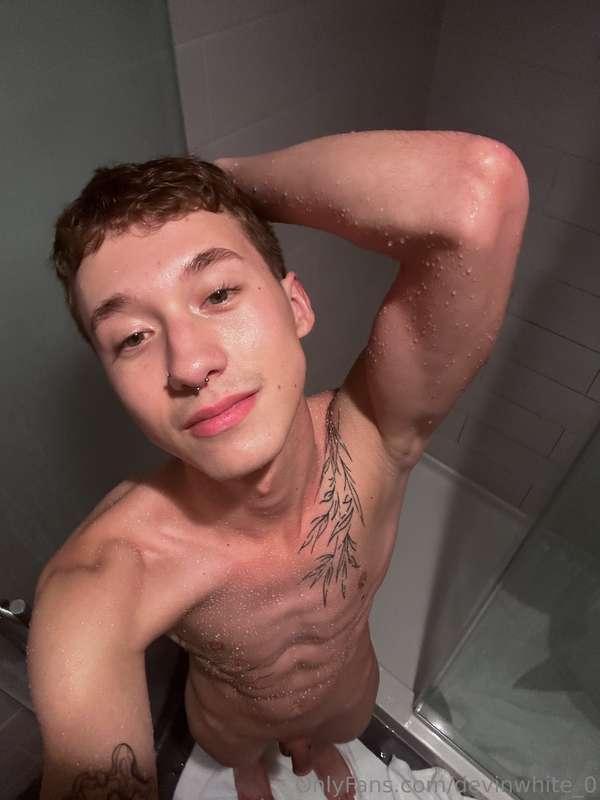 Good morning sexy, who wants to get on there knees 🥵 