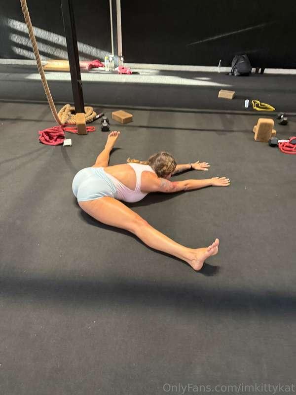 Can I tell you trivia? I'm flexible...even in bed. 🙈🥵