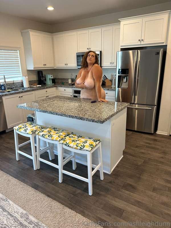 Wanna see all my nudes in my kitchen?! 👀 