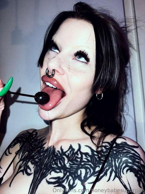 I love to suck 🤓