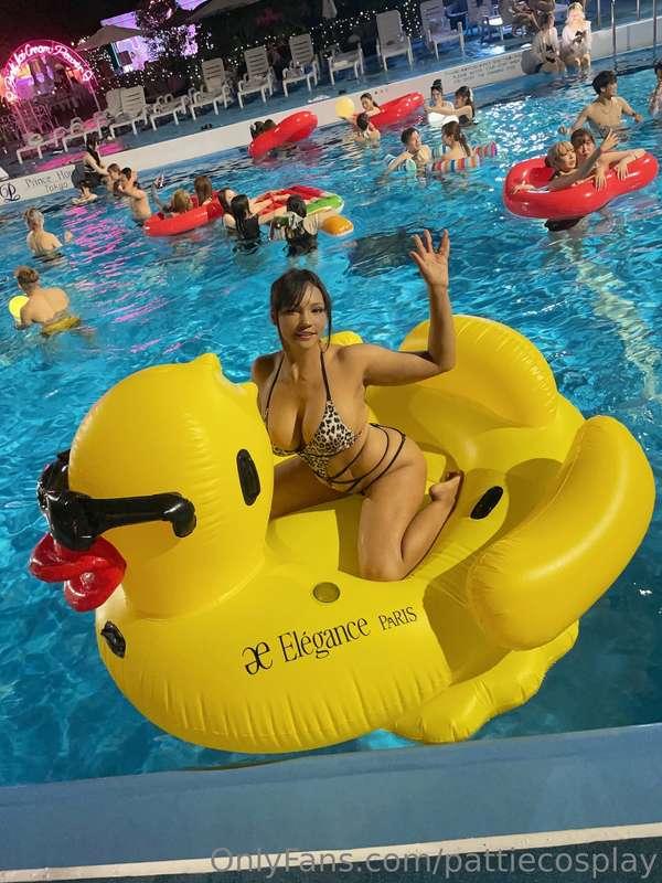 Rubber ducky! Which selfie is your fave? I had a fun time wi..
