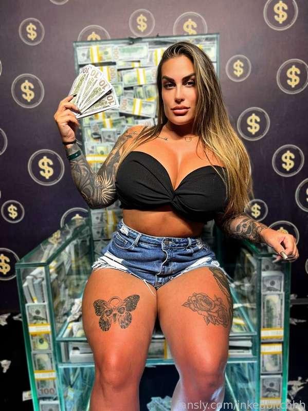I’m a greedy bitch, think you can please me? 🤑


#findom #paypig #goddess 