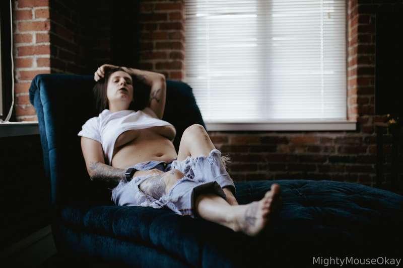 Fuckin underboob. Gets me every time. 